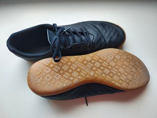 Botas de fútbol negras