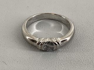 anillo oro 18k con piedra con diamante