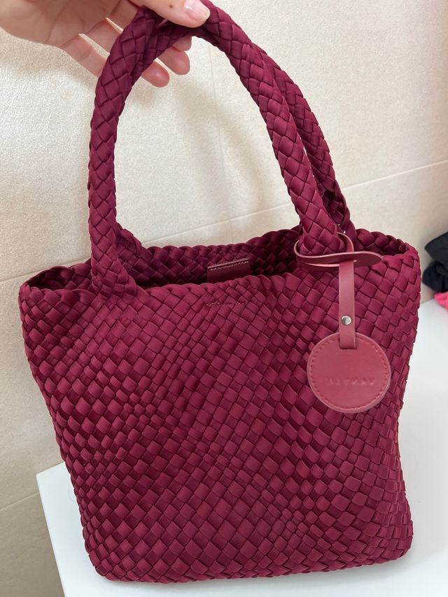 Bolso de mano tejido burdeos de neopreno
