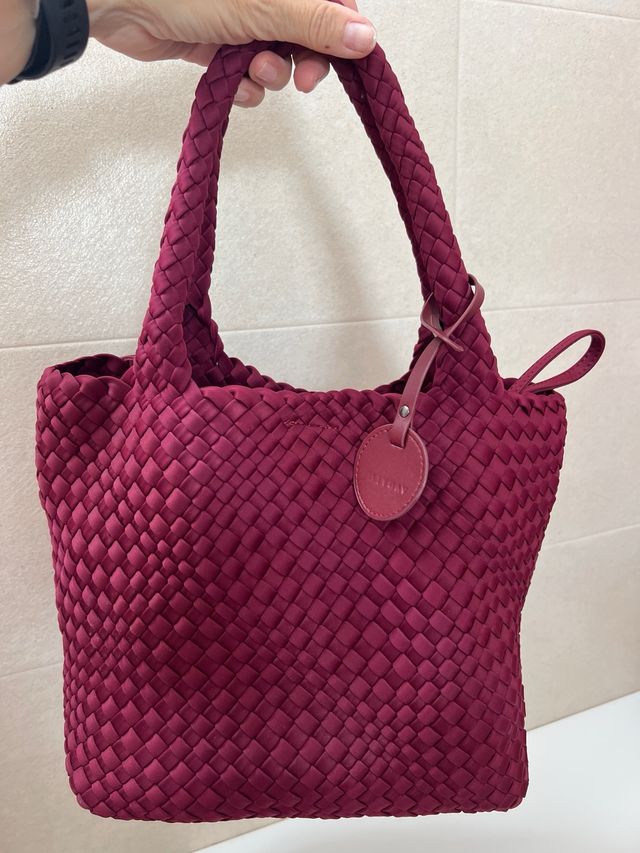 Bolso de mano tejido burdeos de neopreno