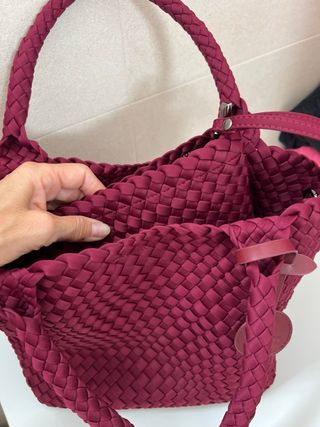 Bolso de mano tejido burdeos de neopreno 