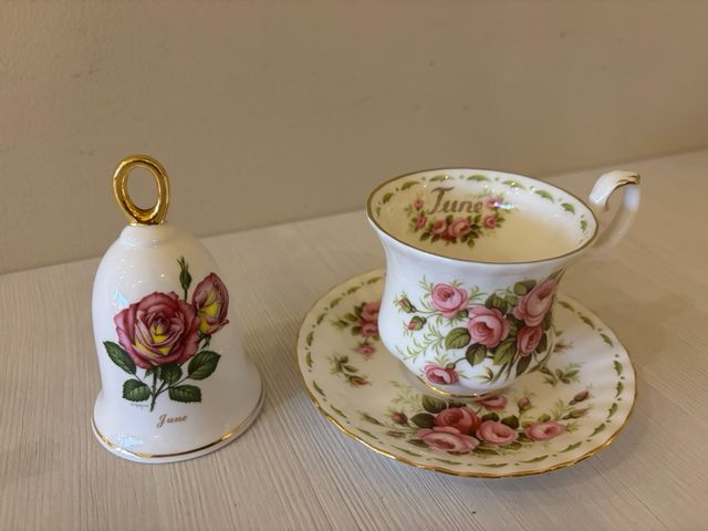 Juego de 12 tazas Royal Albert con campanillas