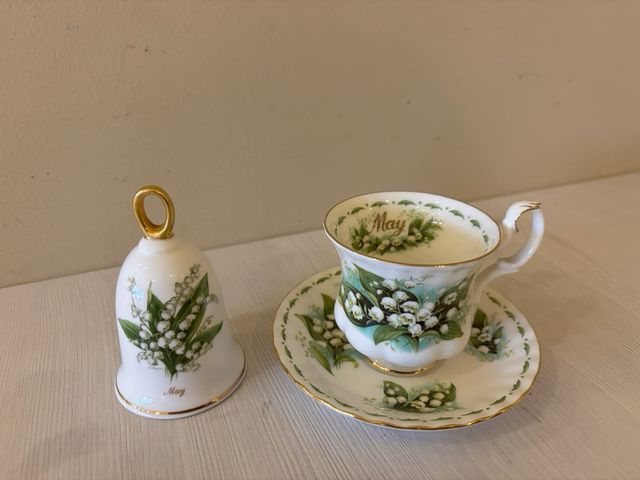 Juego de 12 tazas Royal Albert con campanillas