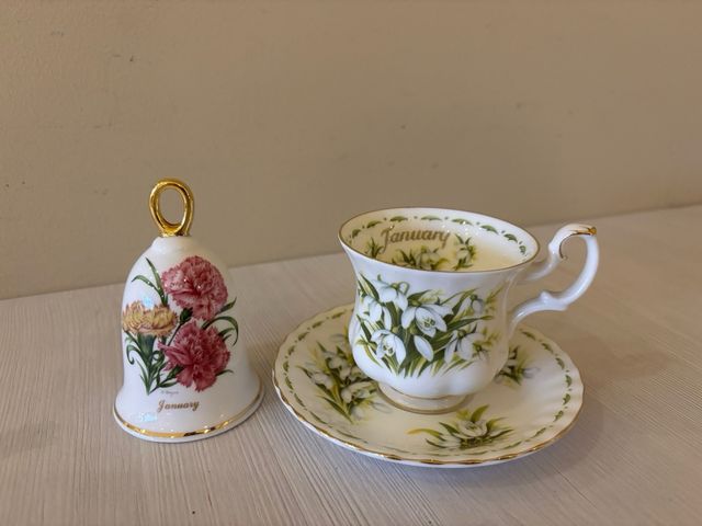 Juego de 12 tazas Royal Albert con campanillas