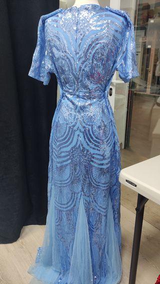 Elegante vestido largo celeste lentejuelas