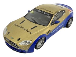 coche slot scalextric aston martin vantage dorado y azul