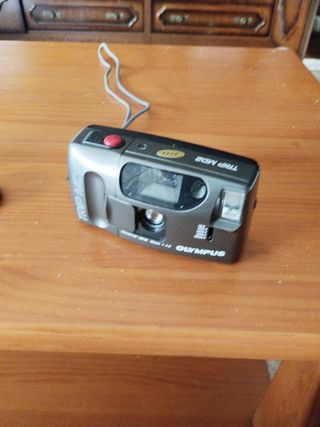Cámara Olympus Trip MD B gris