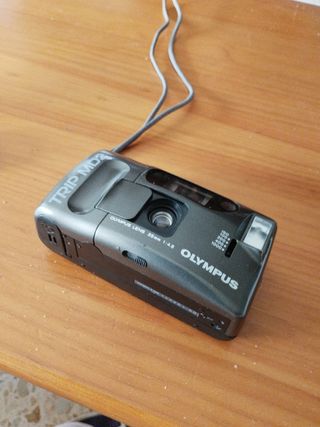 Cámara Olympus Trip MD B gris