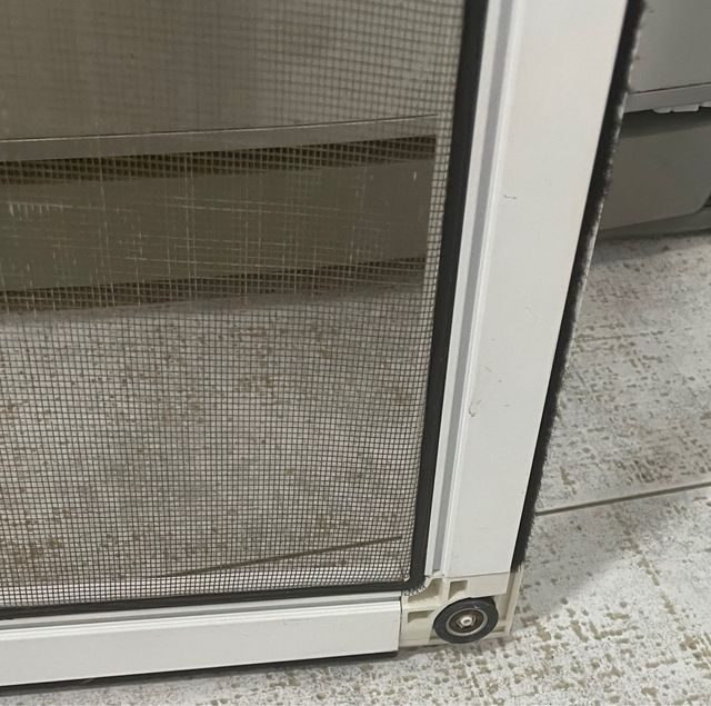 Mosquitera blanca para ventana