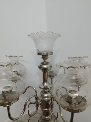 Lámpara de mesa de metal y cristal tipo candelabro