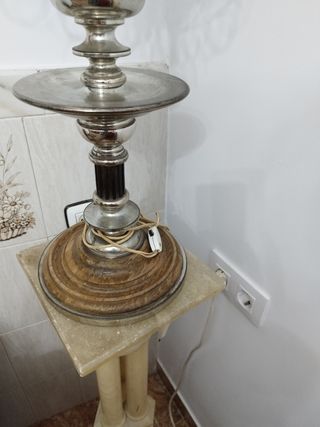 Lámpara de mesa de metal y cristal tipo candelabro