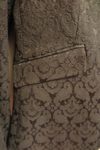 Traje chaqueta y falda negro estampado