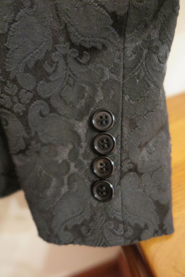 Traje chaqueta y falda negro estampado