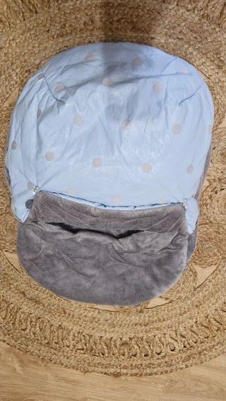Saco para Maxicosi azul con lunares
