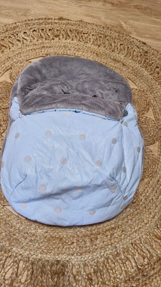 Saco para Maxicosi azul con lunares