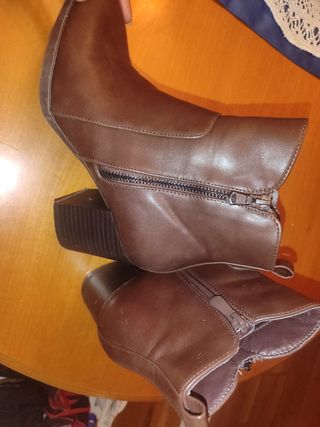 Botines de tacón marrones de piel 