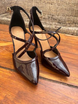 Zapatos de tacón Zara color vino