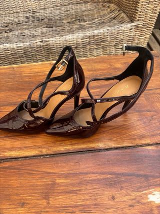 Zapatos de tacón Zara color vino