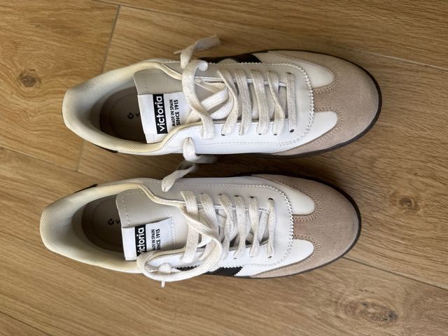 Zapatillas Victoria plataforma beige y blanco de segunda mano por