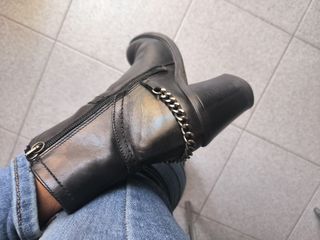 Stivaletti n.35 in pelle neri con catena