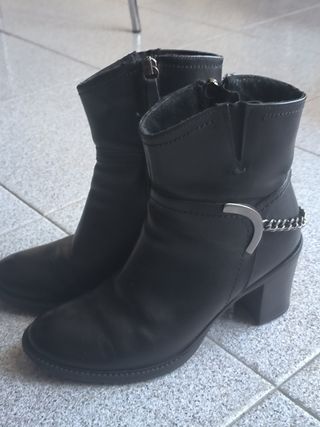 Stivaletti n.35 in pelle neri con catena