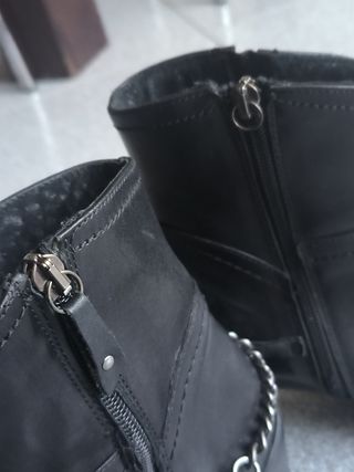 Stivaletti n.35 in pelle neri con catena