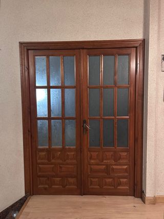 Puertas de madera maciza con cristal