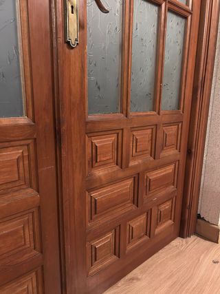 Puertas de madera maciza con cristal