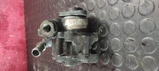 Bomba dirección 8D0145156K Volkswagen Passat (B5)
