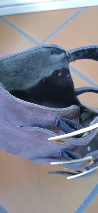 Scarpe con cinturini marroni