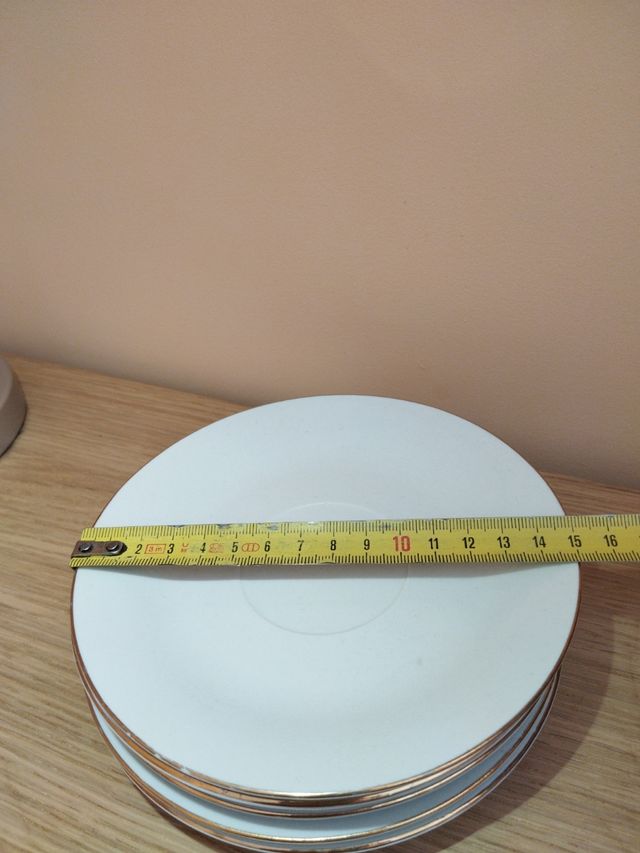 Piatti in porcellana cinese placcati in oro.