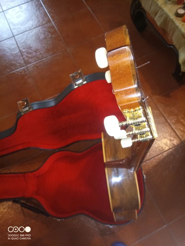 Chitarra classica liuteria Adalid