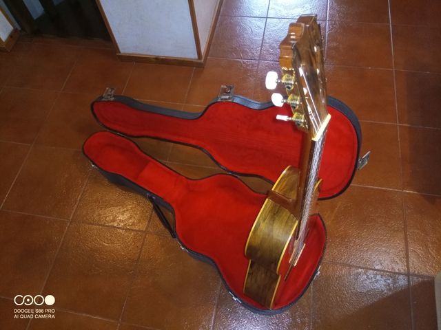 Chitarra classica liuteria Adalid