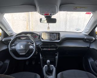 Peugeot 208 Allure 5P 2021