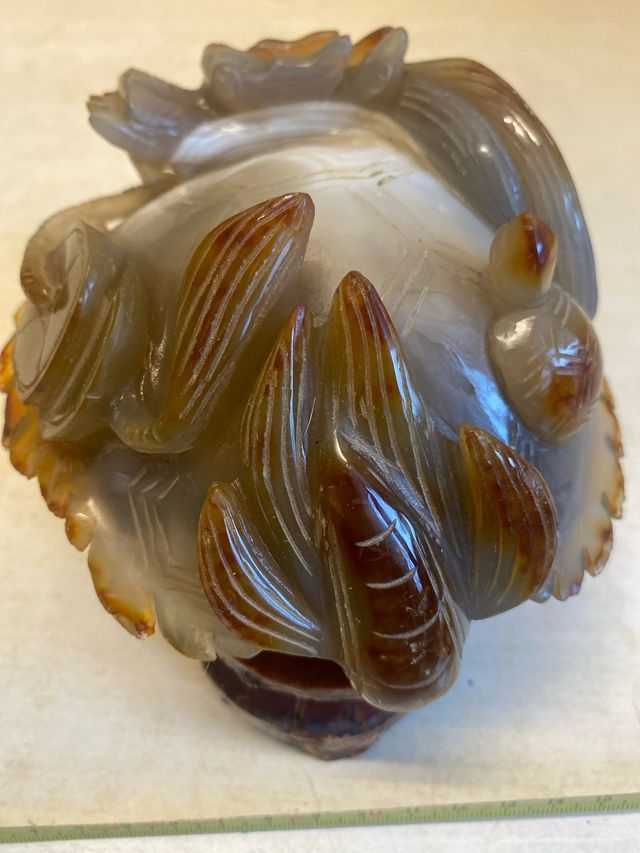 Drago scolpito in agata