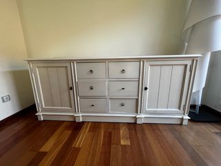 Cómoda de salón de madera