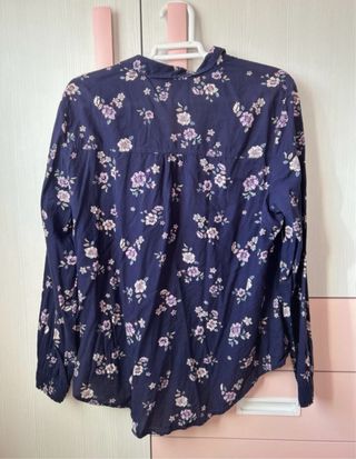 Blusa floral azul y morada