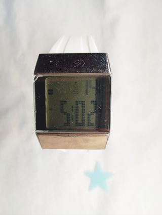 Reloj Digital Plata y Blanco