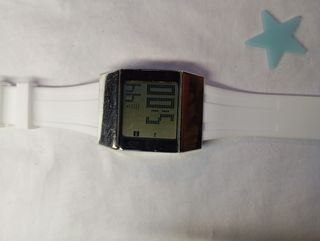 Reloj Digital Plata y Blanco