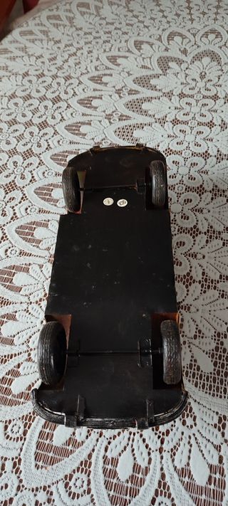 Coche de adorno amarillo