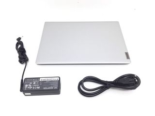 pc portatil lenovo 81vs