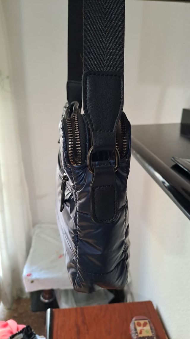 Vendo  bolso   como nuevo color azul escoro  liqui