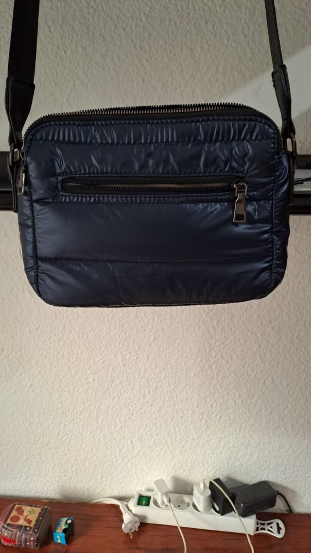Vendo  bolso   como nuevo color azul escoro  liqui