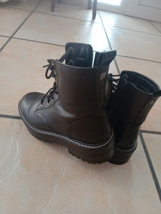 Botas negras juveniles