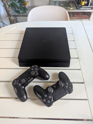 PS4 (PlayStation 4) + 2 Mandos + juegos