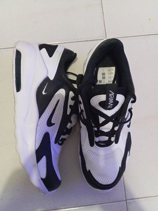 Zapatillas Nike Air Max Negras y Blancas