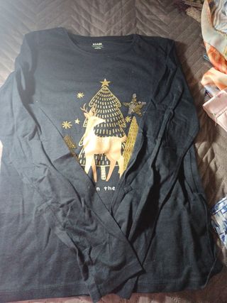 Camiseta Kiabi manga larga negra con estampado