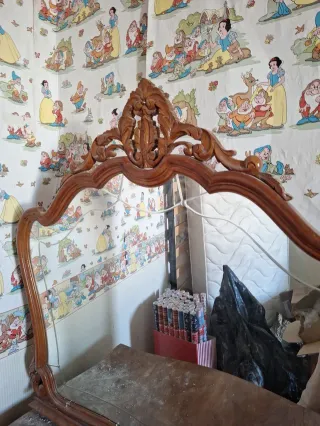 Espejo de madera tallada