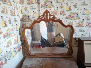 Espejo de madera tallada