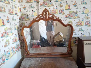 Espejo de madera tallada